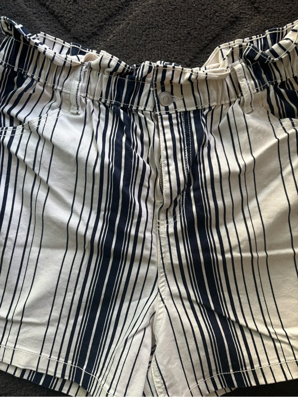 Time and Tru White Shorts Navy Vertical Candy Stripes Elastic Waistband Summer